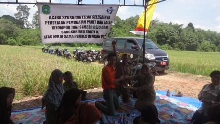 PT. KPUC Membangun Parit pembuangan sepanjang 1,3 Km dan Jalan Usaha Tani Sepanjang 1,4 Km
