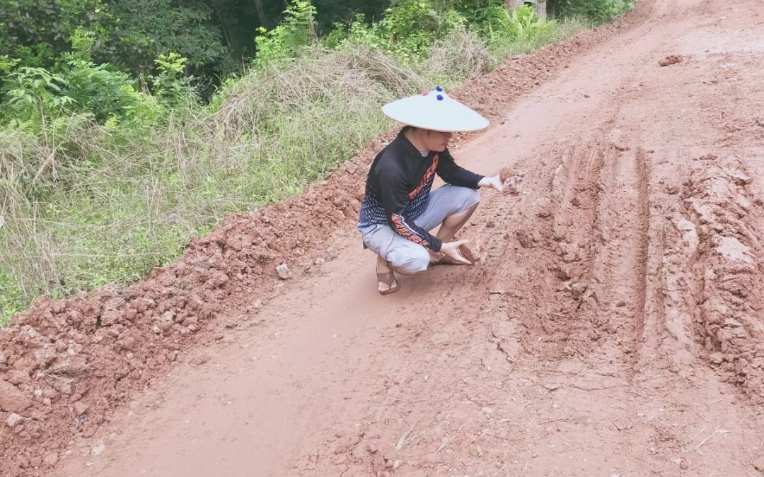 Maintenance Jalan Kabupaten Poros Bhuana Jaya  menuju simpang jalan KPC ( Bukit Pariaman )