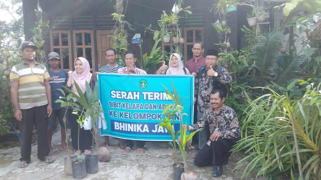 PROGRAM KETAHANAN PANGAN DAN HEWANI DESA BHUANA JAYA SALURKAN BIBIT SAPI, BIBIT APOKAT, BIBIT KELAPA, DAN PUPUK