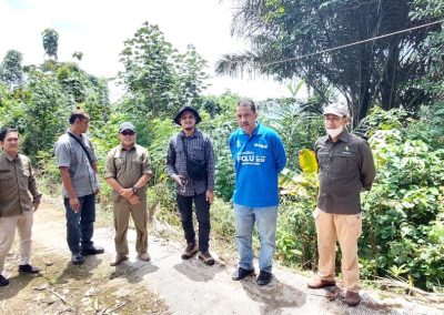 Pengecekan Titik Koordinat Rencana Lokasi Penanaman Bibit Pohon Gaharu dan beberapa Tanaman Buah di Desa Bhuana Jaya