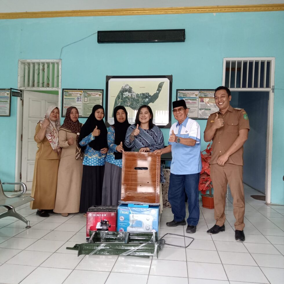 Kpuc Program RPT.PT KPUC Sumbangkan Mesin Jahit dan Mesin Obras untuk warga ...