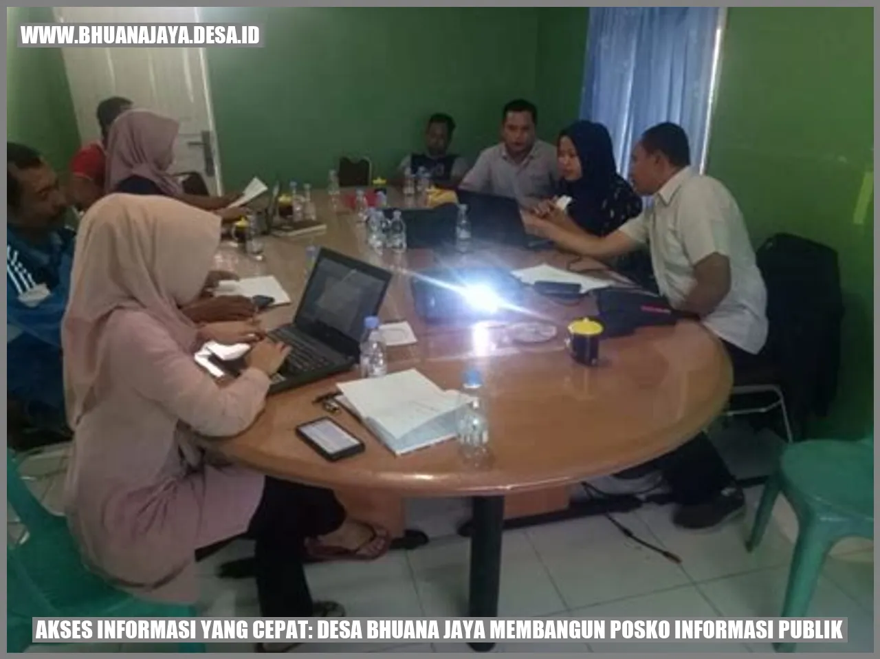 Akses Informasi yang Cepat: Desa Bhuana Jaya Membangun Posko Informasi Publik