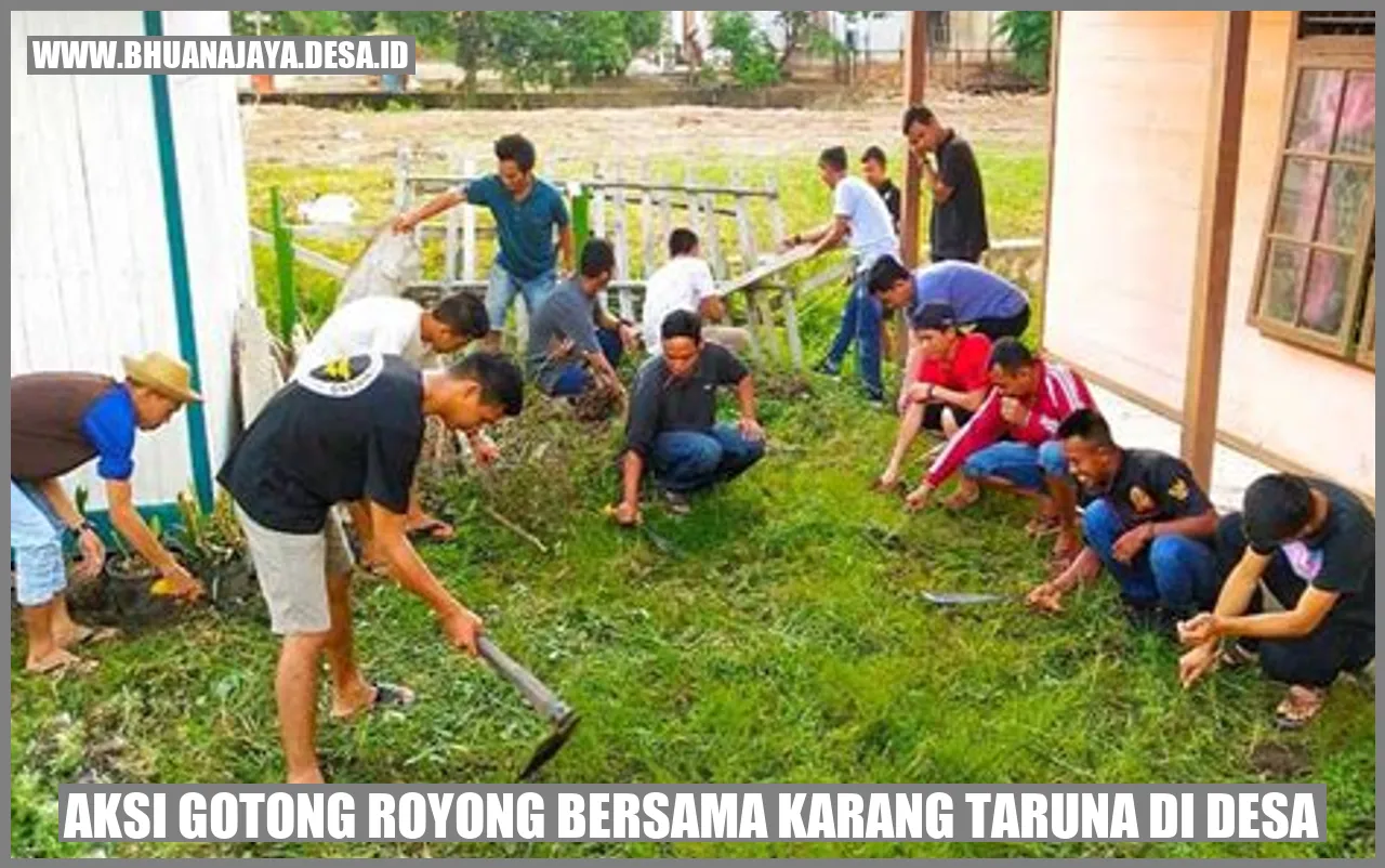 Aksi Gotong Royong Bersama Karang Taruna di Desa