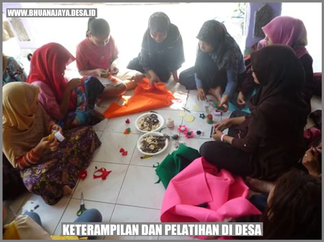 Pemberdayaan Perempuan Melalui Pelatihan dan Keterampilan di Desa Sikabau